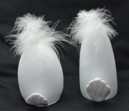 2 Vögel mit weißen Federn