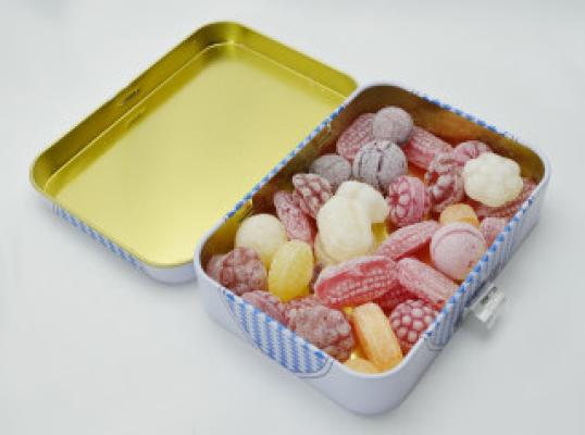 Früchtemischung Bonbons in der Bayrischen Traditionsdose. Eduard Edel Bonbons. Bonbontradition seit 1864,