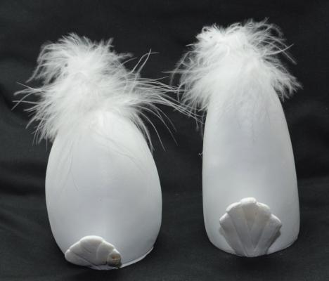 2 Vögel mit weißen Federn